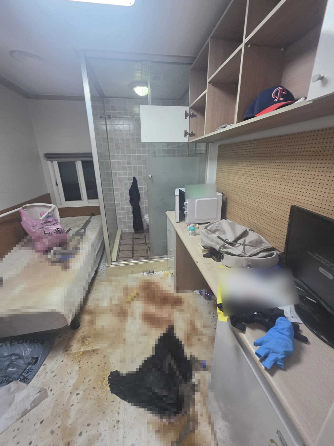 고독사청소 현장 작업 전 · P2280